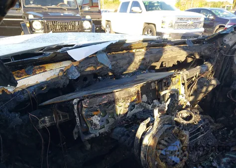 2020 Mercedes-Benz E 350 z USA, uszkodzony, nr VIN W1KZF8DB0LA838548